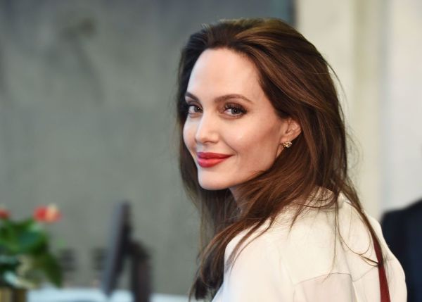 Angelina Jolie Nyaris Tewas Tertembak di Lokasi Syuting Film Lara Croft